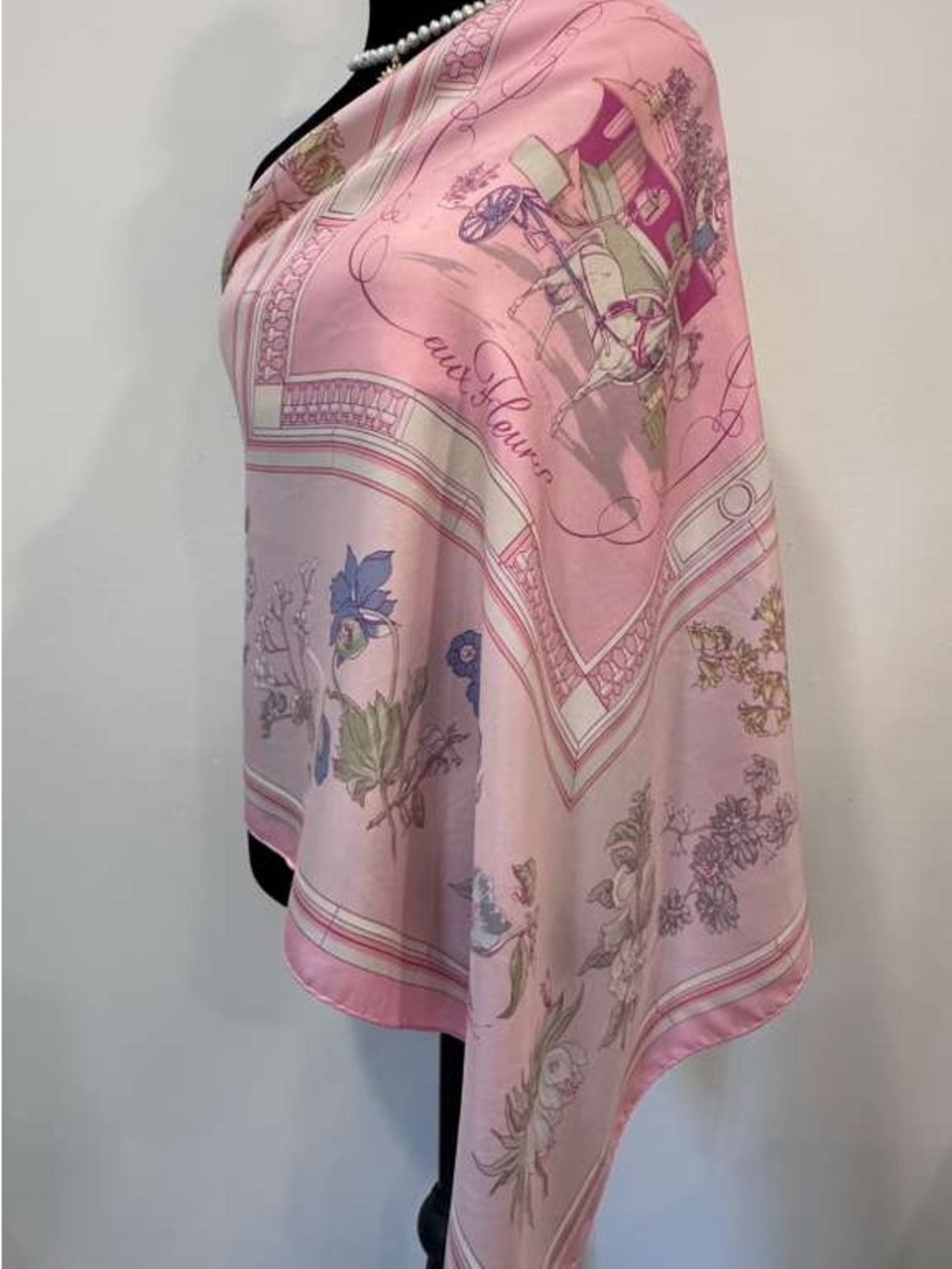 Hermes Silk Scarf Carré 90 Pink Floral Hand Rolled Made in France - Picture 4 of 11